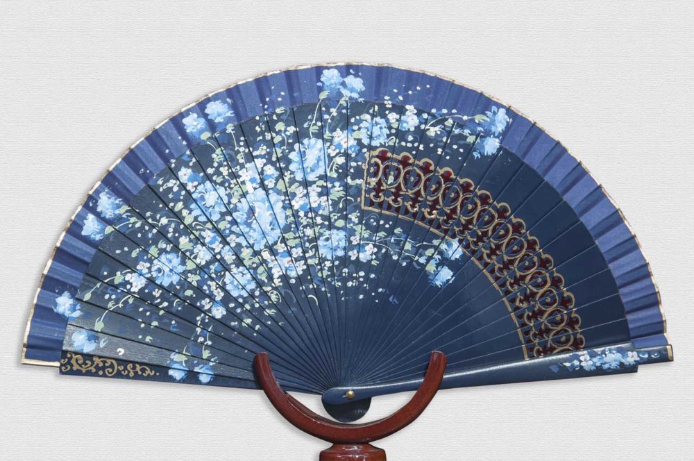 Fan with navy blue bottom. Cotton fabric.